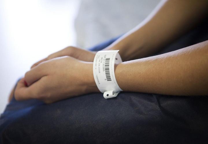 inotec Barcode RFID Patientenkennzeichnung Handgelenk inotec Barcode RFID Patientenkennzeichnung Handgelenk